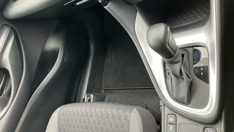 Toyota Yaris 1.5 Hybrid Design 5dr CVT Hybrid Hatchback